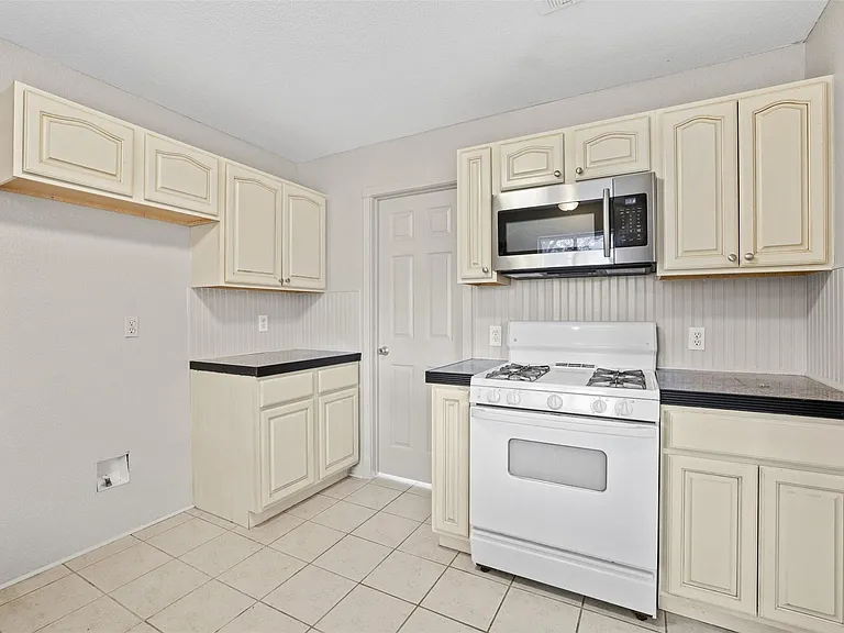 2408 W Messick Loop — Photo 10