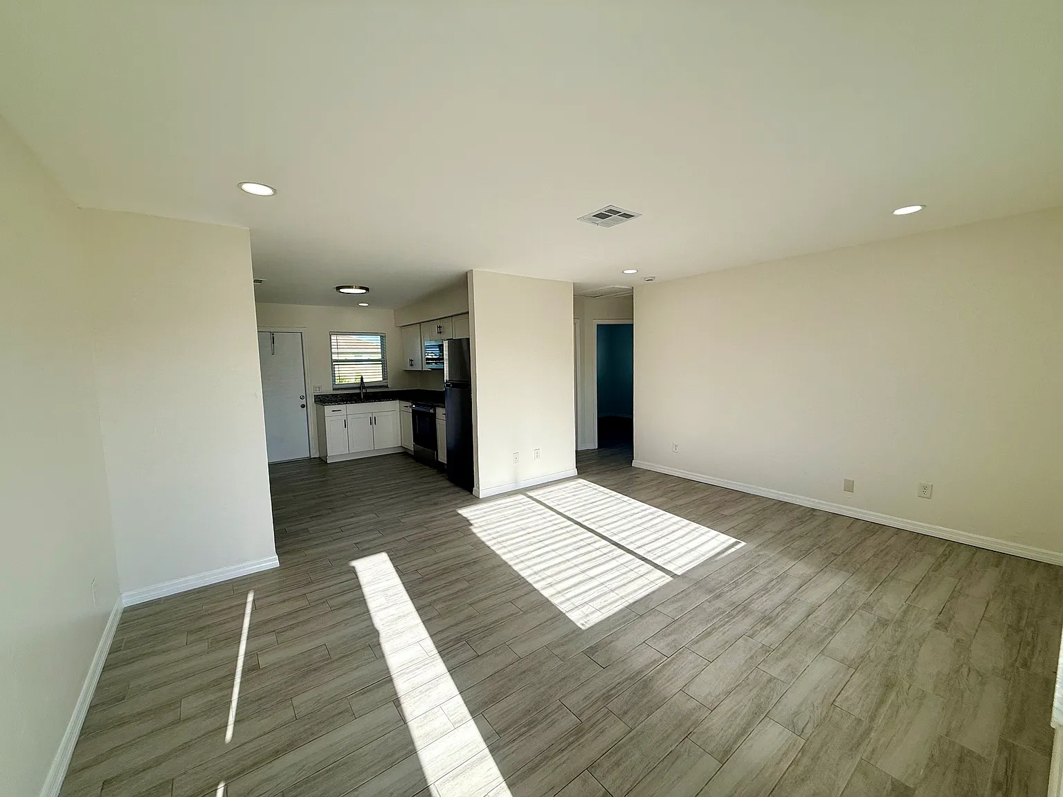 2 bed, 780 sqft, $1,400 — Photo 3