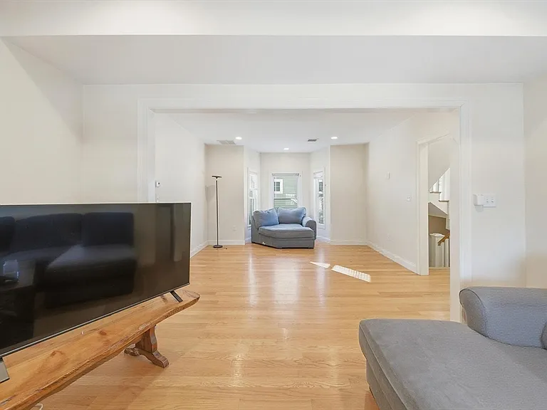 50 Carleton St #50 — Photo 2