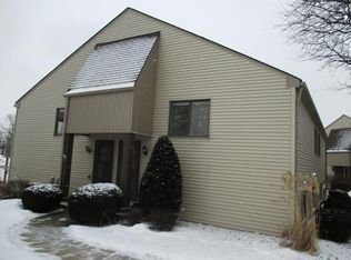 993 Millpond Rd, Valparaiso, IN 46385