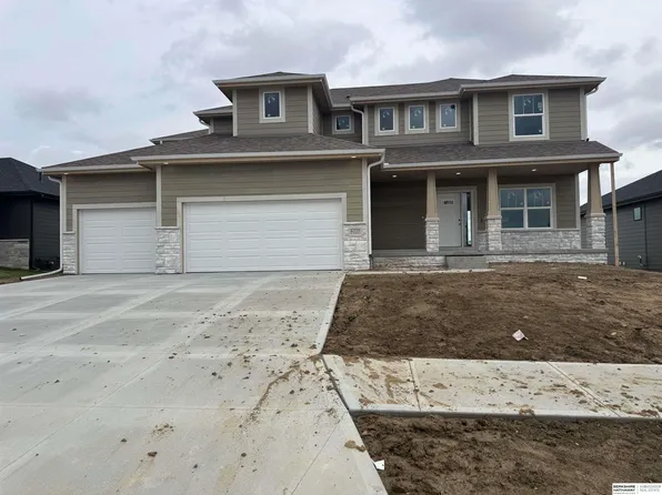 6125 215th Cir, Elkhorn, NE 68022