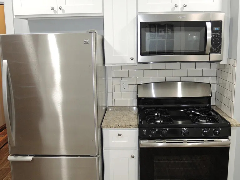 452 Williams St — Photo 9