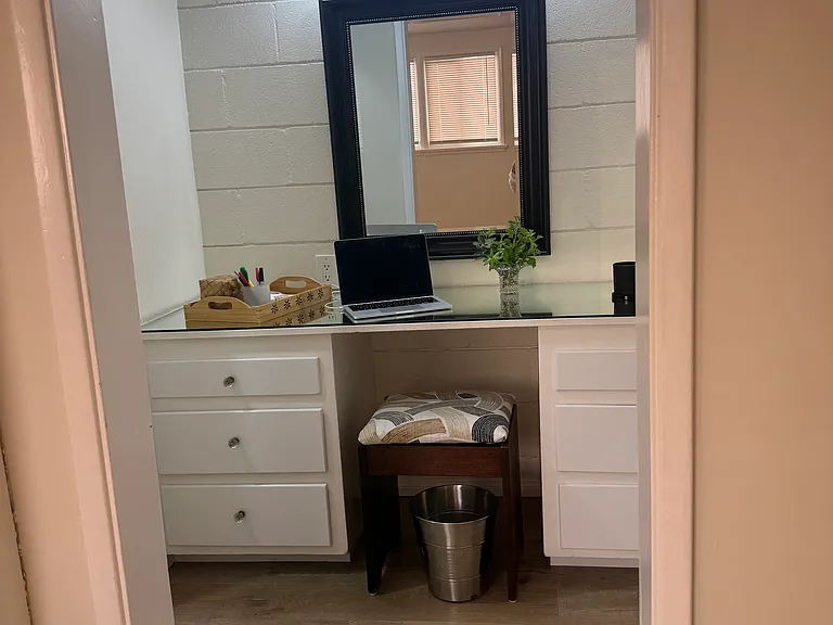 Dressing room/office