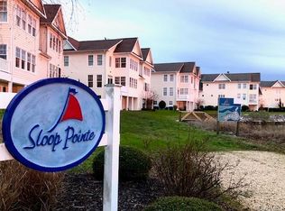 592 Riverside Dr, Lancaster, VA 22503