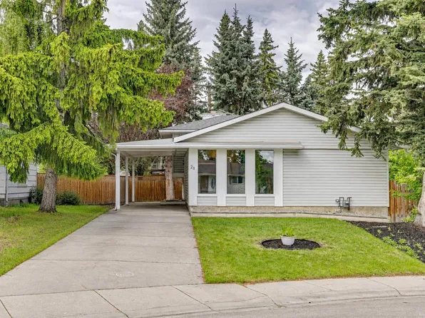 28 S Cantrell Bay SW, Calgary, AB T2W 2C2