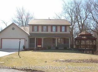 916 W Giles Ln, Peoria, IL 61614