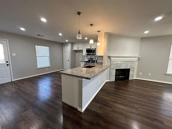 3rd image of 627 Northvalley Dr