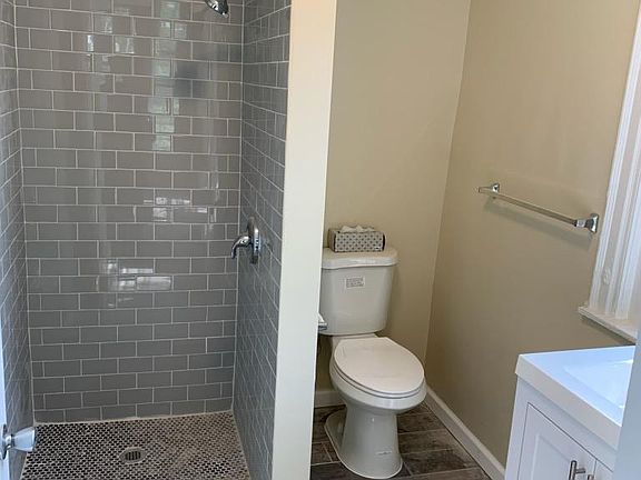 2nd floor studio -- $1,150/month