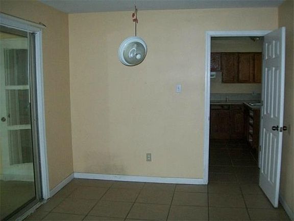 3rd image of 4911 Lurline St