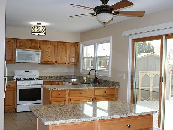 4th image of 1750 Hemlock Dr