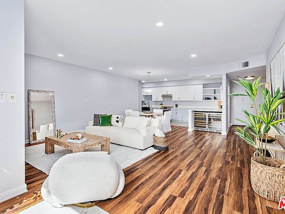5th image of 9000 Cynthia St APT 206