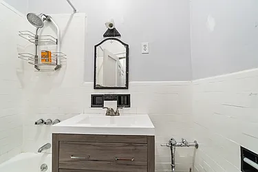 Rented by Avi Nash Associates