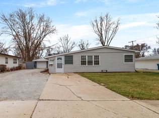 506 Coral Dr, Dyer, IN 46311