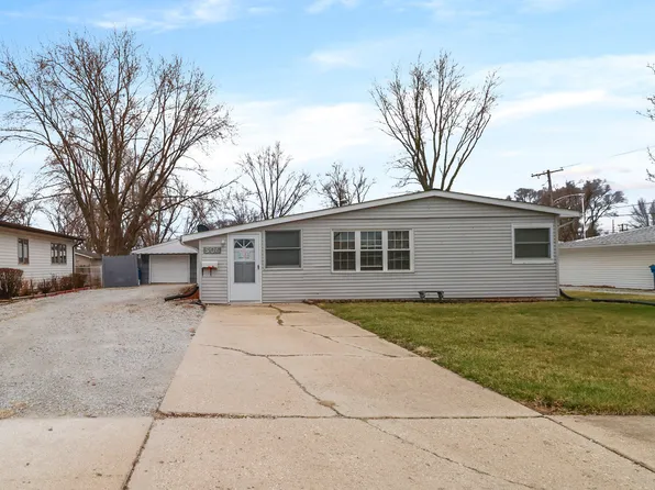 506 Coral Dr, Dyer, IN 46311