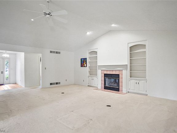 5th image of 837 Lynnhaven Ln #201