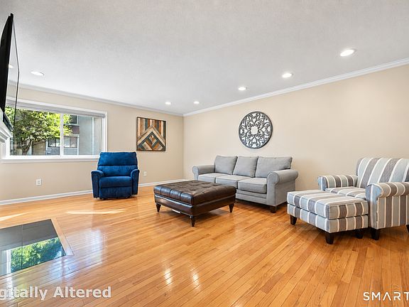 2nd image of 118 Sunrise Hill Road #118