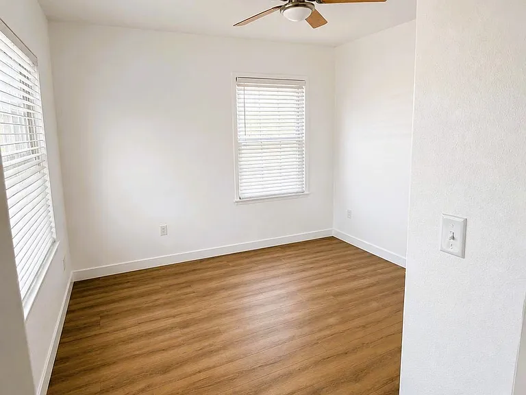 3901 Cherry Ave — Photo 2