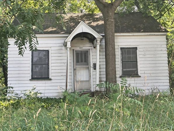 1st image of 697 W Grand Ave
