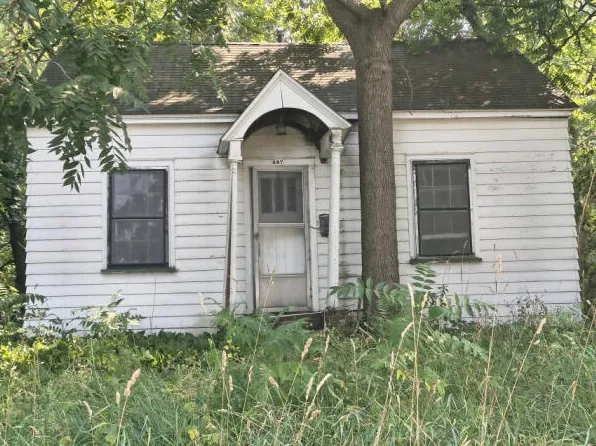 697 W Grand Ave, Muskegon, MI 49441
