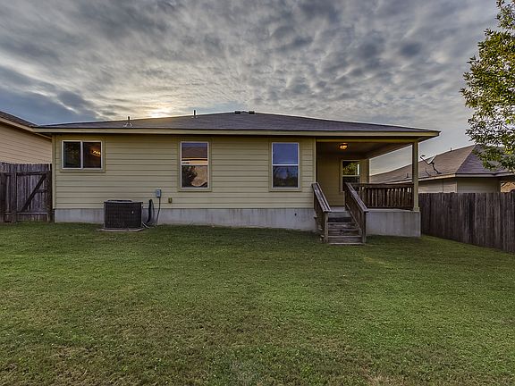 5th image of 1006 Magnolia Crst