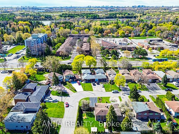 4th image of 24 Friar Tuck Rd