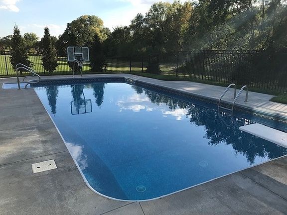 4th image of 2706 N 179th St