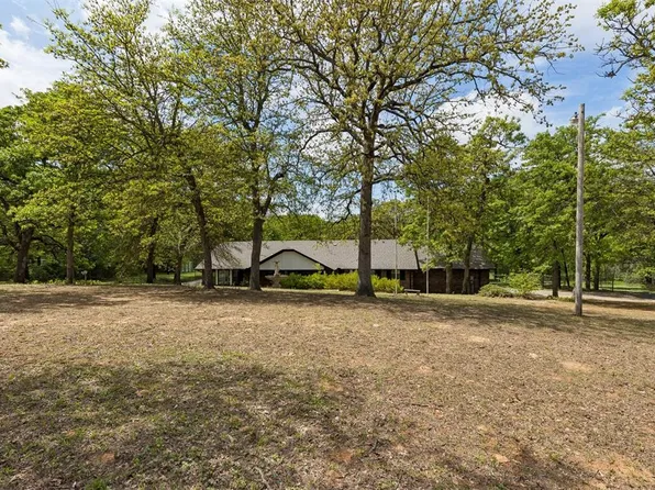 10331 Black Oaks Dr, Oklahoma City, OK 73165