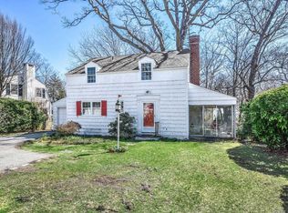 4 Drury Ln, Port Washington, NY 11050