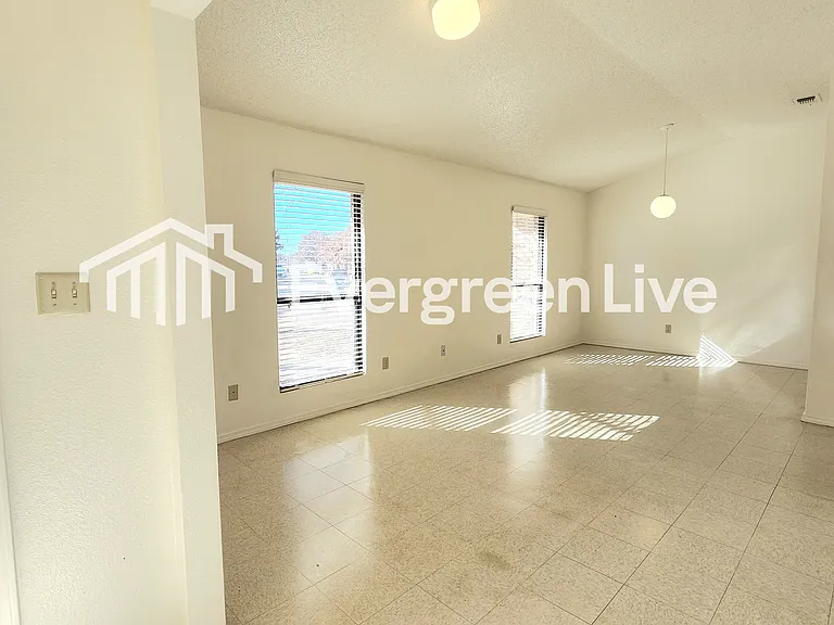 2102 Santa Clara Ct — Photo 4