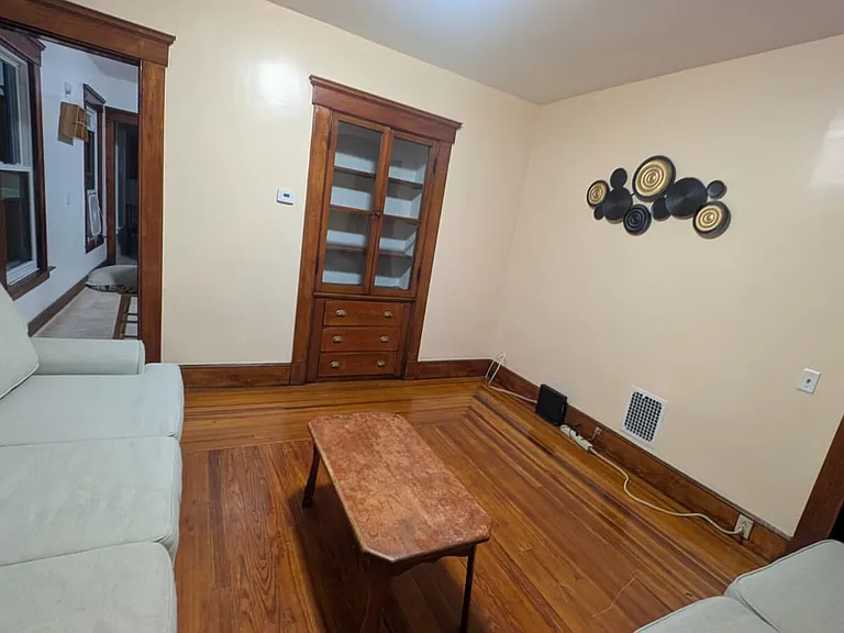 122 Foster St — Photo 4