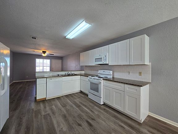 5th image of 1604 Dugger Cir #D