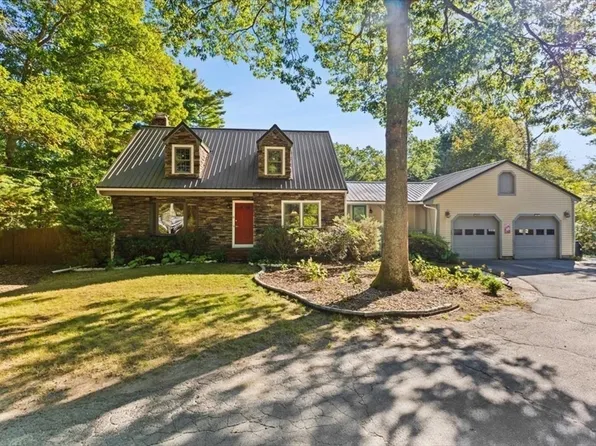 211 Elm St, Halifax, MA 02338