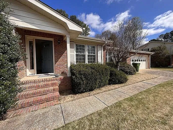 4 bed, 2056 sqft, $2,150 — Photo 3