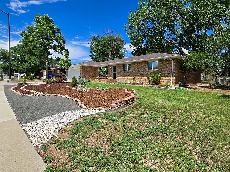 2120 N Wilson Ave — Photo 4