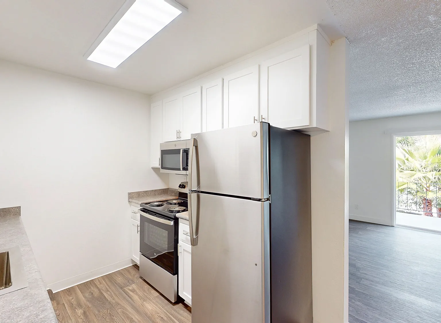 Sweet 2 Bed, 1.5 Bath Home in Alameda!! — Photo 4