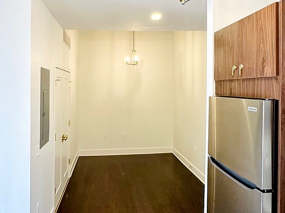 3rd image of 50 S Jefferson St #204