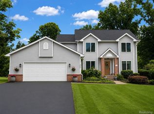 4600 River Hills Ct, Brighton, MI 48114