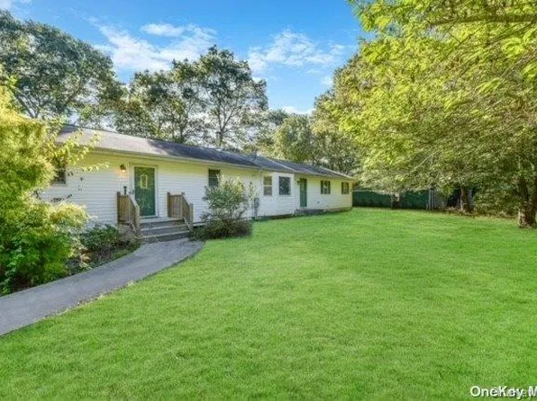 11 Leslie Court, Speonk, NY 11972