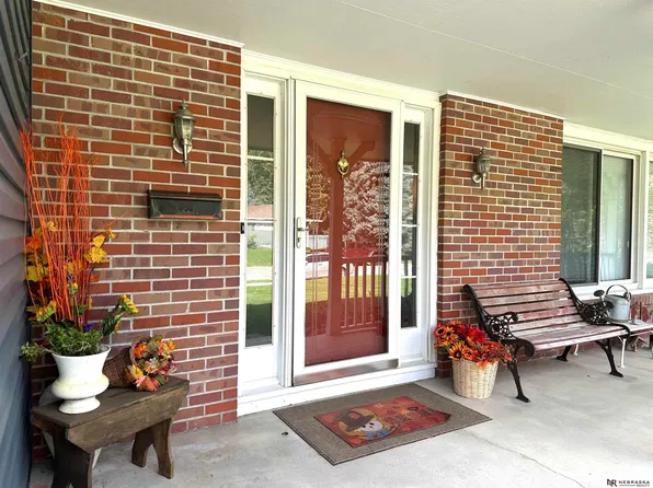 206 E Elm St, Cedar Bluffs, NE 68015