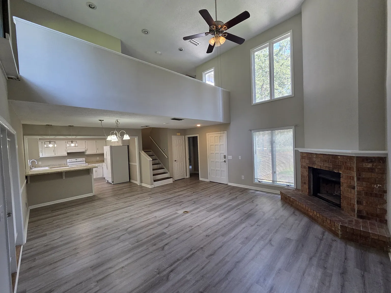 3 bed, 2034 sqft, $1,700 — Photo 2