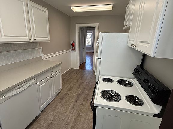 3rd image of 421 1/2 W 4th St