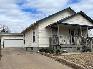 815 Overhill Rd, Dodge City, KS 67801