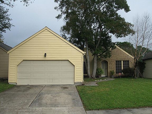 2nd image of 16711 Holly Trail Dr