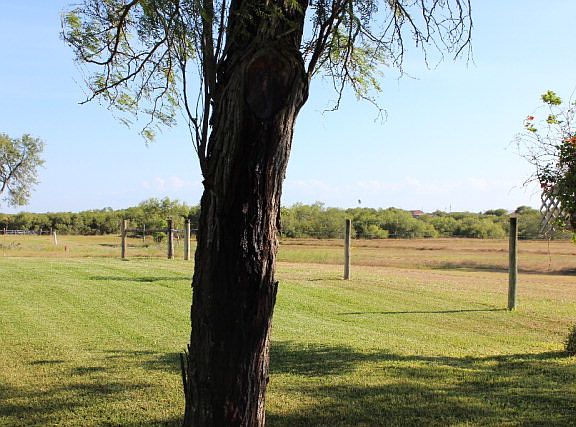 4th image of 325 E County Road 2180