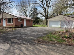 4253 S Lakeshore Dr, Mentone, IN 46539