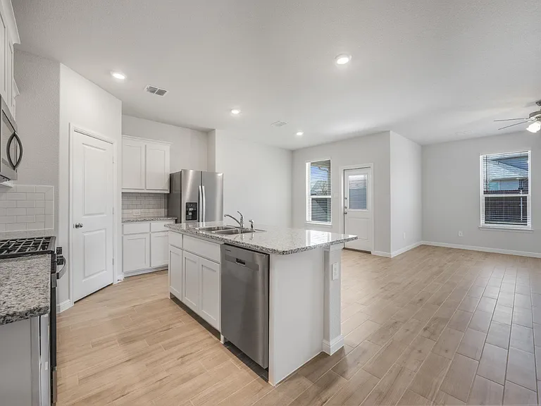 198 Bay Meadows Ln — Photo 8