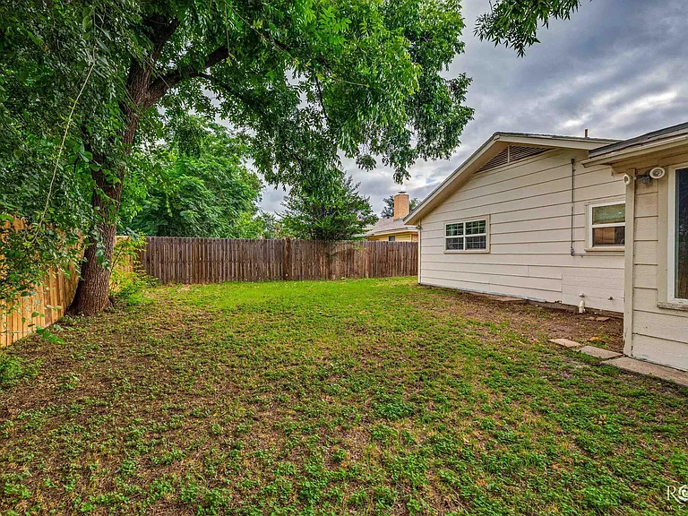 213 Twin Oaks Dr — Photo 8