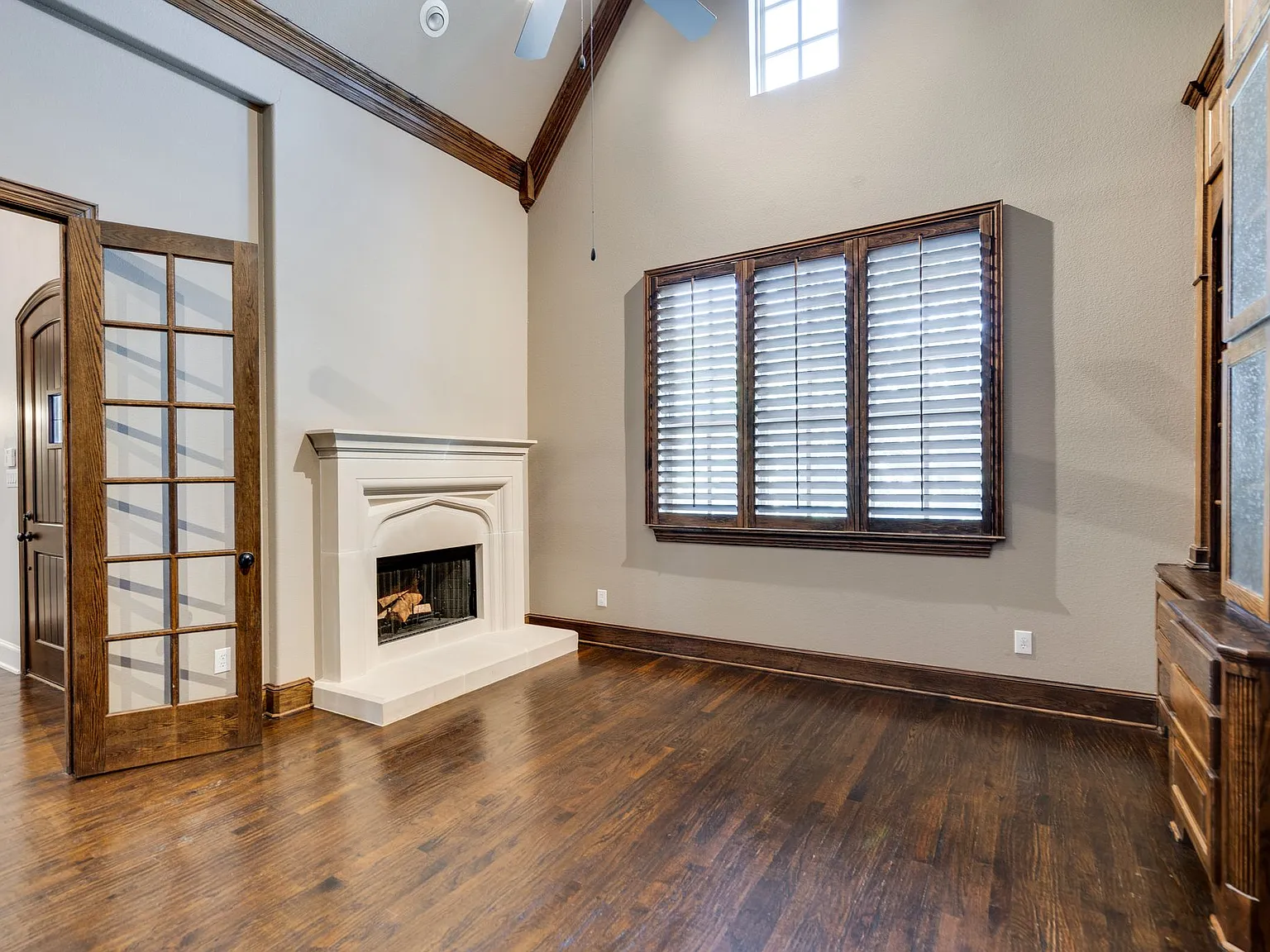 4 bed, 5.5 bath, 4863 sqft, $5,200 — Photo 4