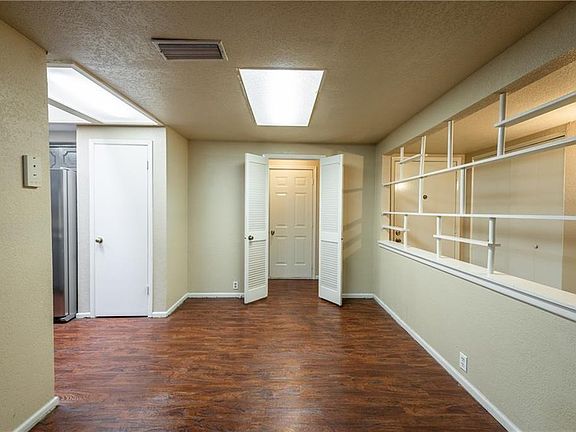 3rd image of 2883 Elsinor Dr