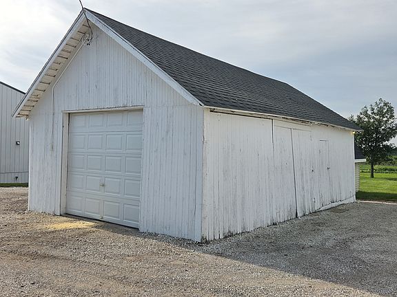 5th image of 21330 240th St